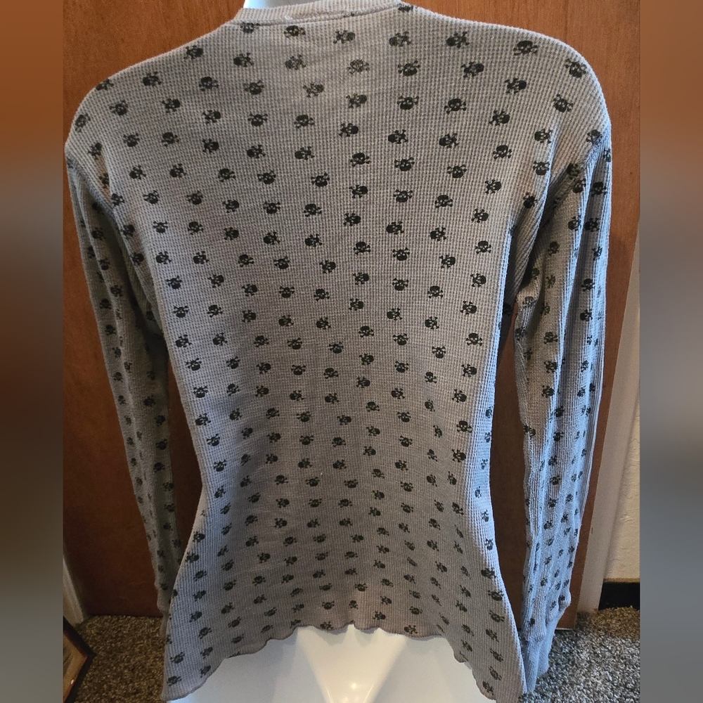 ALLOY Gray Long Sleeve thermsl Skull Top JR SzM - Picture 5 of 6